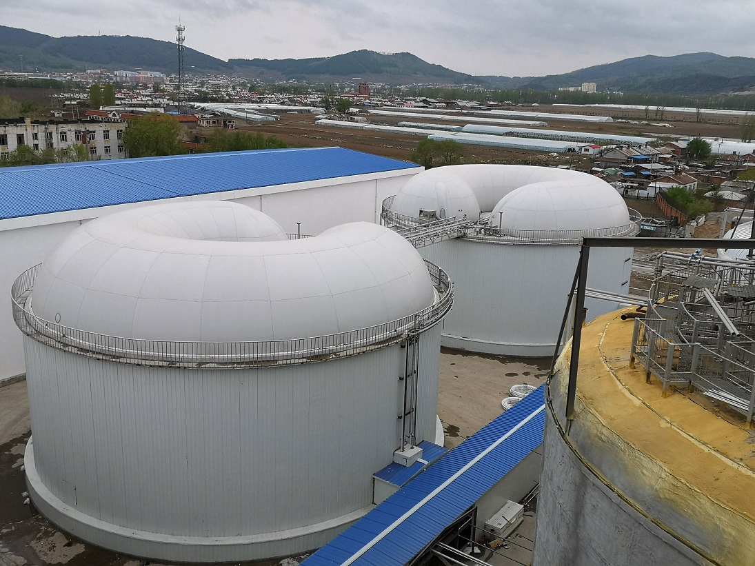 Gärresttanks mit Donut-Gasspeicher