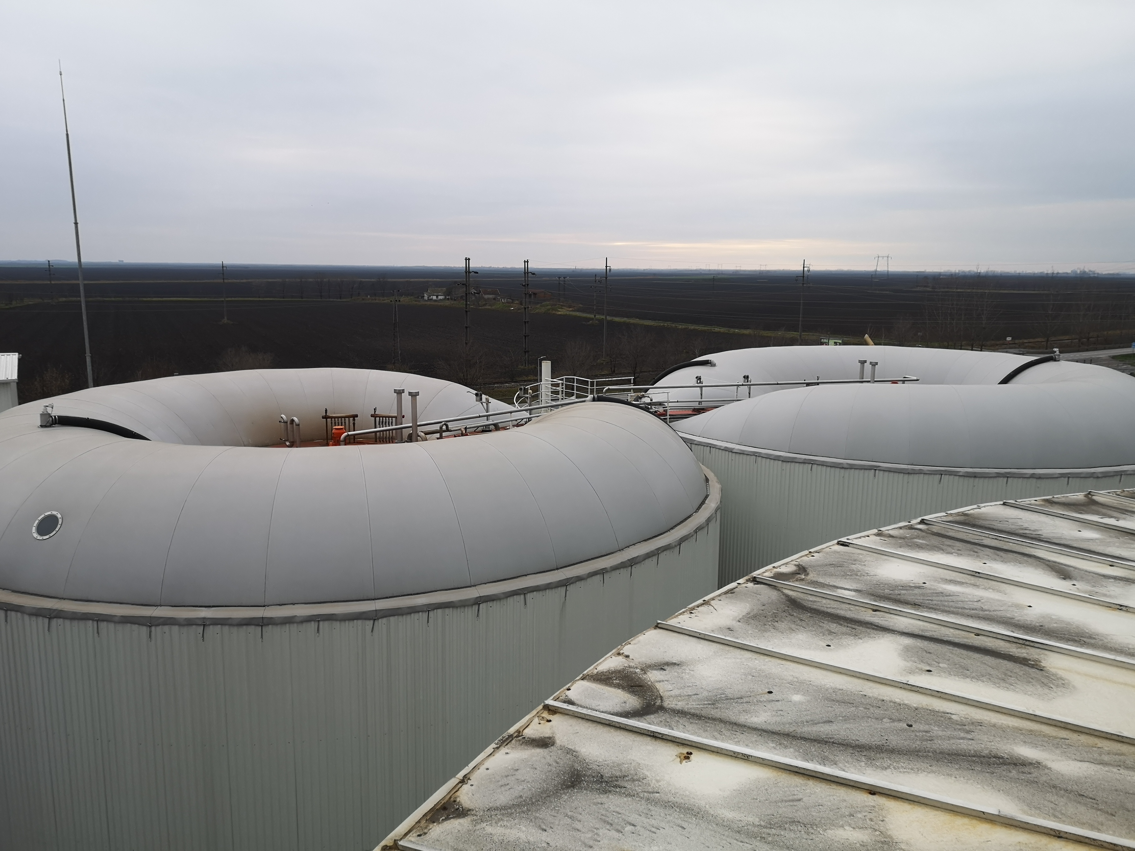 Nachfermenter mit Donut-Gasspeicher